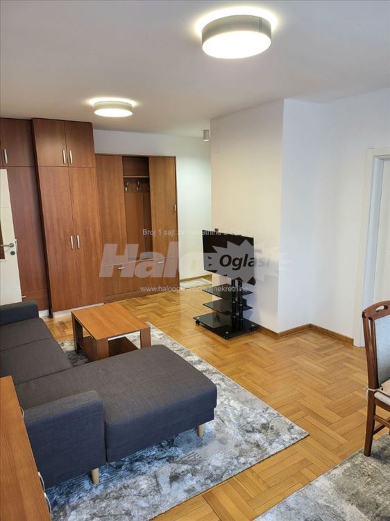Funkcionalan, 3.0 stan, Banovo brdo, Ada Ciganlija — 3