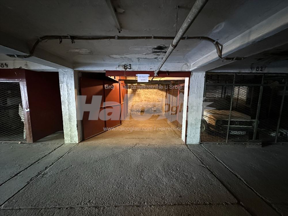 Garaža 10m2 Parking Space Mercator Shopping Centre — 3