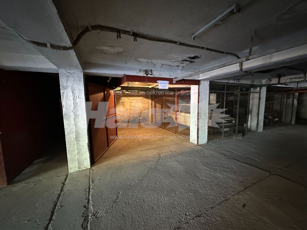 Garaža 10m2 Parking Space Mercator Shopping Centre — 4