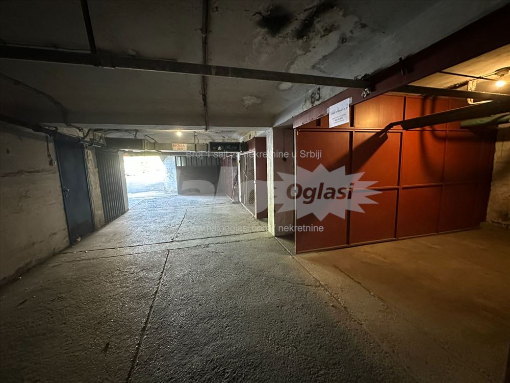 Garaža 10m2 Parking Space Mercator Shopping Centre — 5