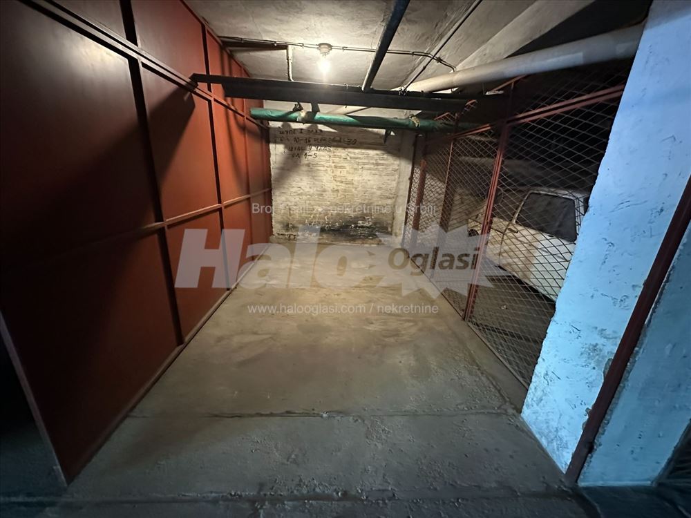 Garaža 10m2 Parking Space Mercator Shopping Centre — 7