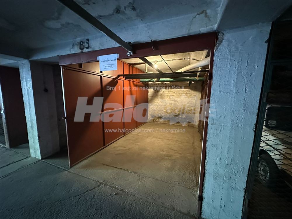 Garaža 10m2 Parking Space Mercator Shopping Centre — 9