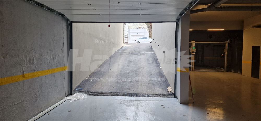 Garazno mesto 14 m2, Novo nekorišćeno Autokomanda — 2