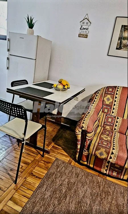 Garsinjera Voždovac (kod Darvinove pošte 30 m2 CG — 2