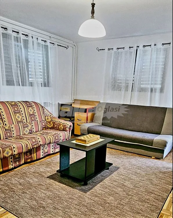 Garsinjera Voždovac (kod Darvinove pošte 30 m2 CG — 3