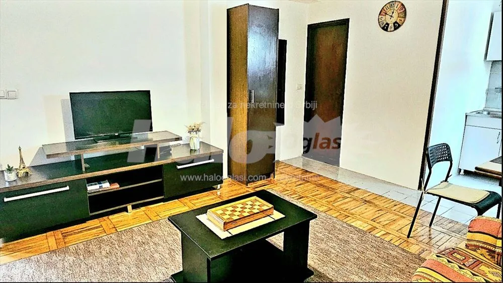 Garsinjera Voždovac (kod Darvinove pošte 30 m2 CG — 4