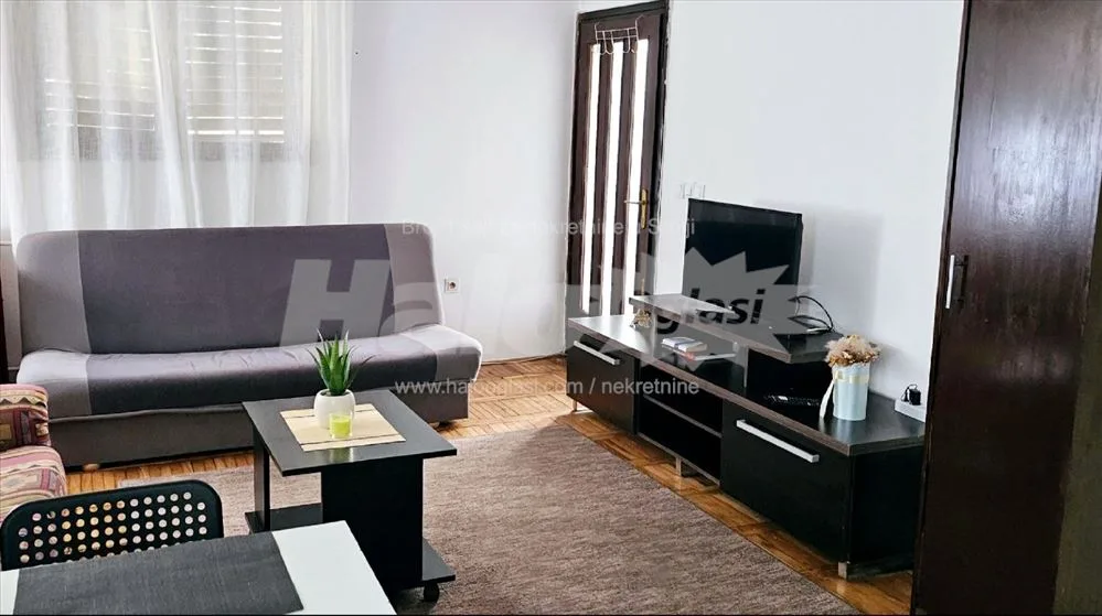 Garsinjera Voždovac (kod Darvinove pošte 30 m2 CG — 6