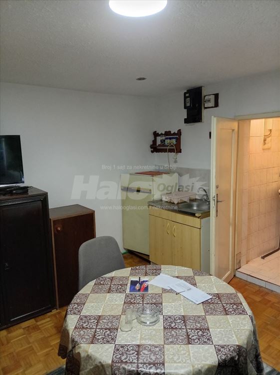 Garsonijera 20m2 nameštena, čista, za jednu osobu — 7