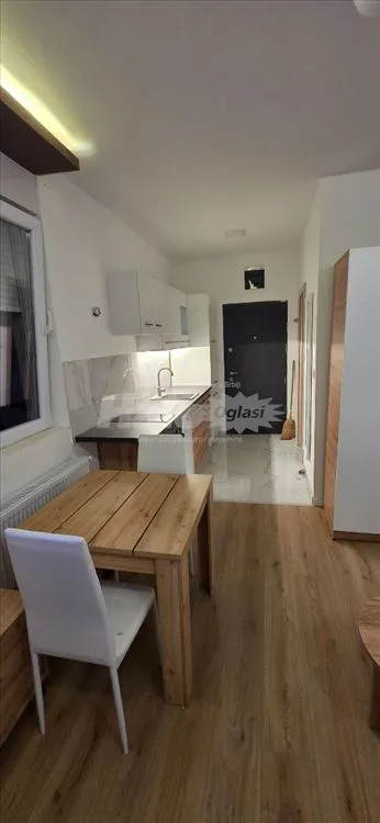 Garsonjera 23 m2, 200 metara od centra grada — 4