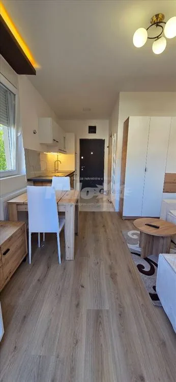 Garsonjera 23 m2, 200 metara od centra grada — 10