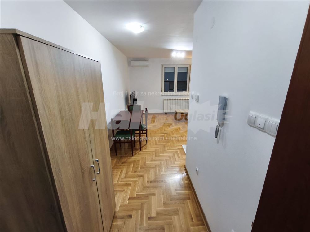 Garsonjera 25 m2 + Parking mesto — 6