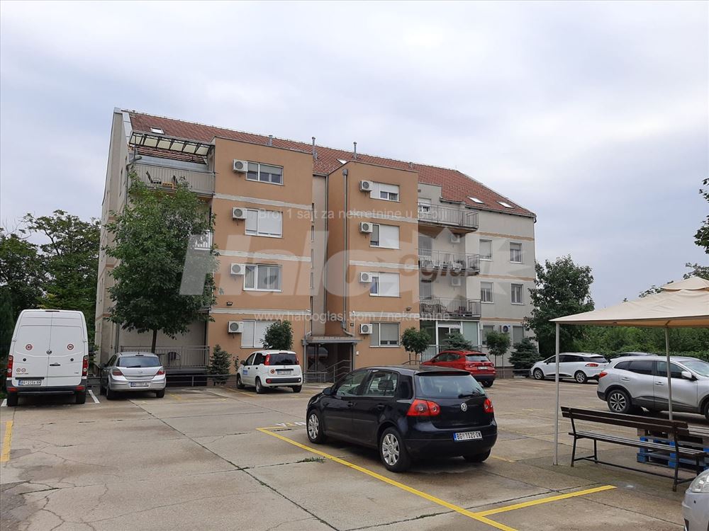 Garsonjera 25 m2 + Parking mesto — 9