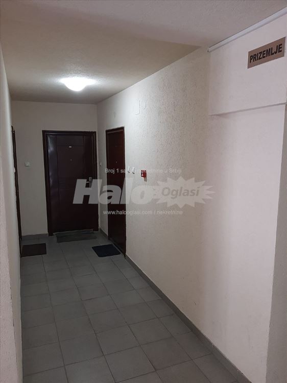 Garsonjera 25 m2 + Parking mesto — 10