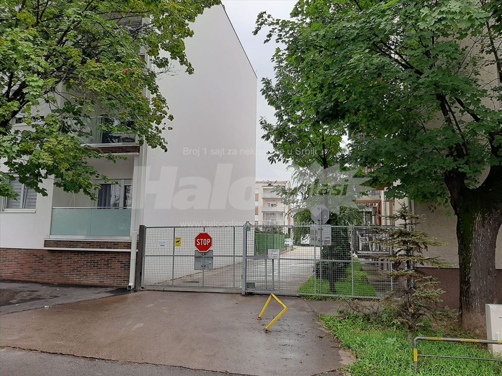 Garsonjera 25 m2 + Parking mesto — 11
