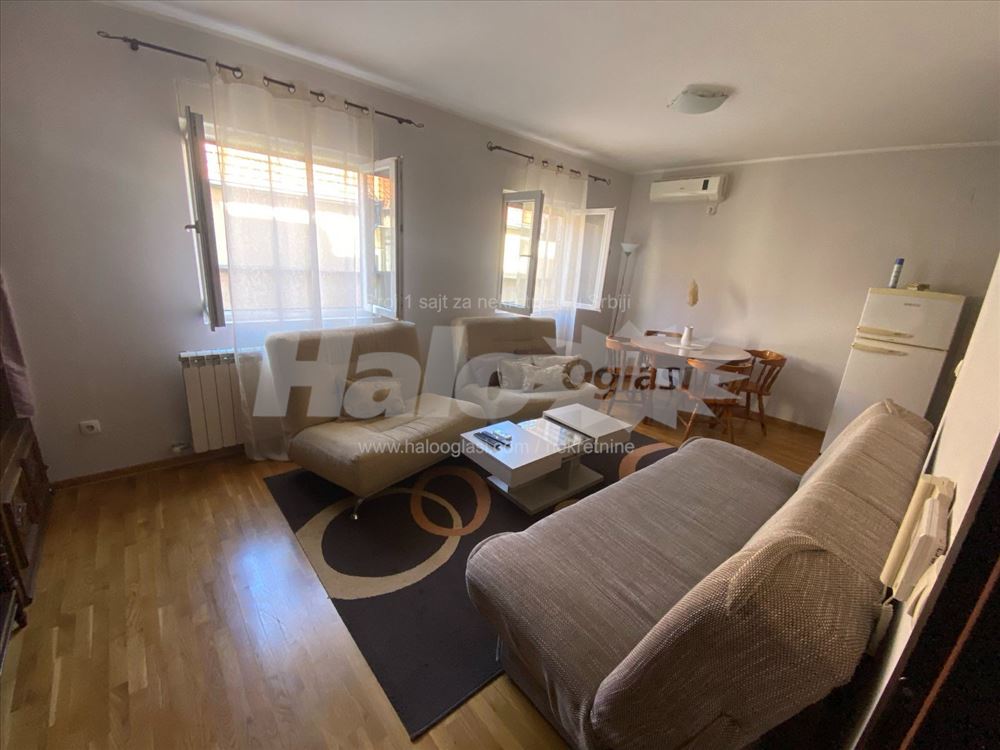 Garsonjera,Gornji Grad,Zemun,parking — 2