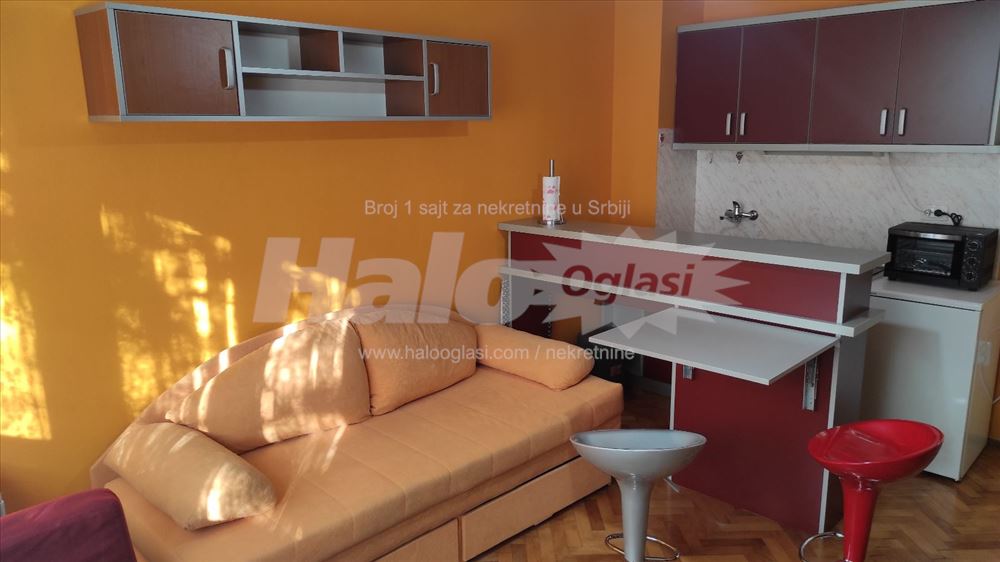 Garsonjera, Karaburma, Mirijevski bulevar — 5