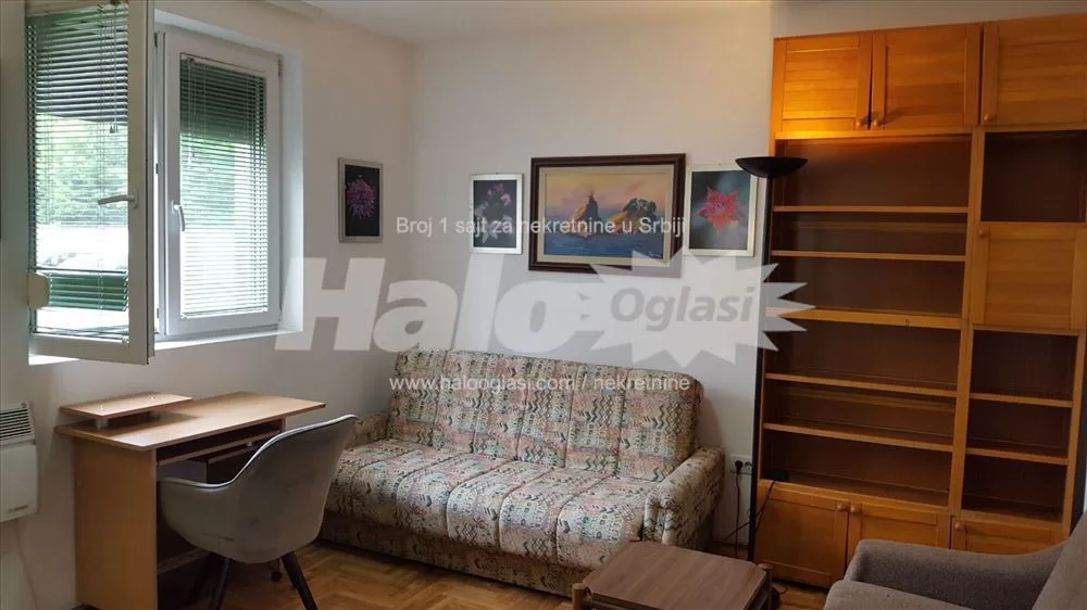 Garsonjera Krnjača 27m2 + parking mesto u dvorištu — 2
