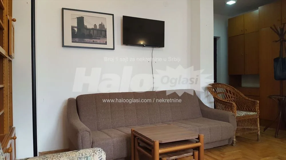 Garsonjera Krnjača 27m2 + parking mesto u dvorištu — 3