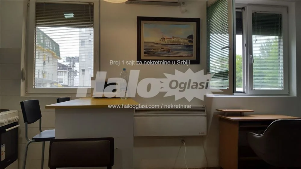 Garsonjera Krnjača 27m2 + parking mesto u dvorištu — 7