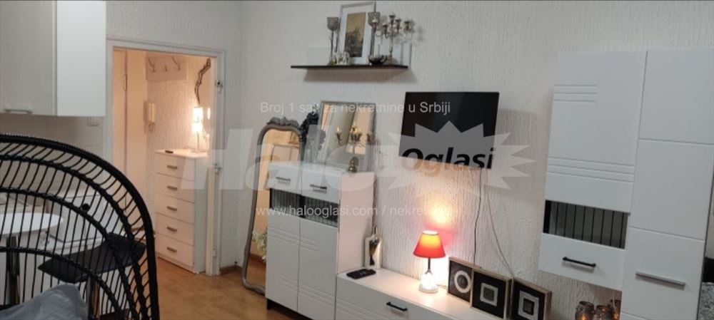Garsonjera LUX Vukov spomenik kratkoročno — 4