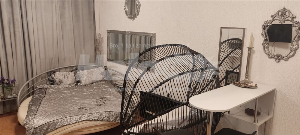 Garsonjera LUX Vukov spomenik kratkoročno — 15