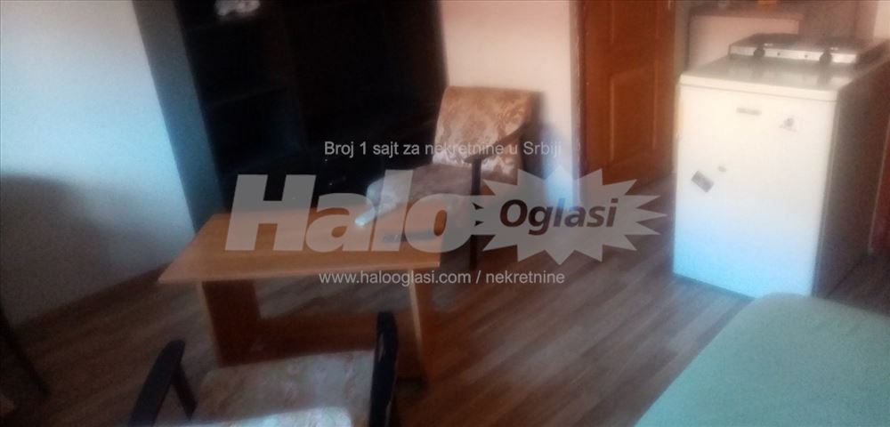 Garsonjera na početku Altine — 2