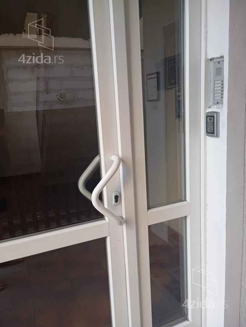 Garsonjera na prodaju, Krnjača, 55.000€, 30m² — 4
