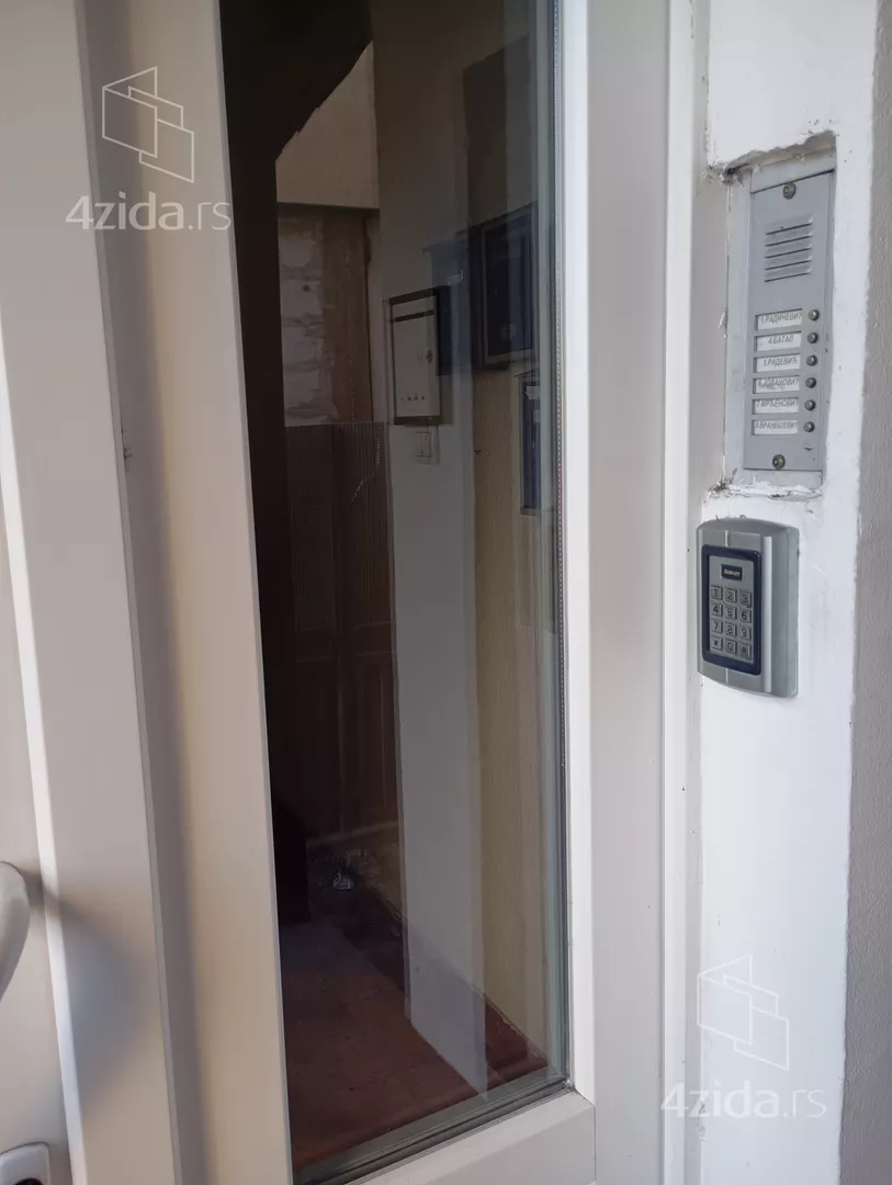 Garsonjera na prodaju, Krnjača, 55.000€, 30m² — 5