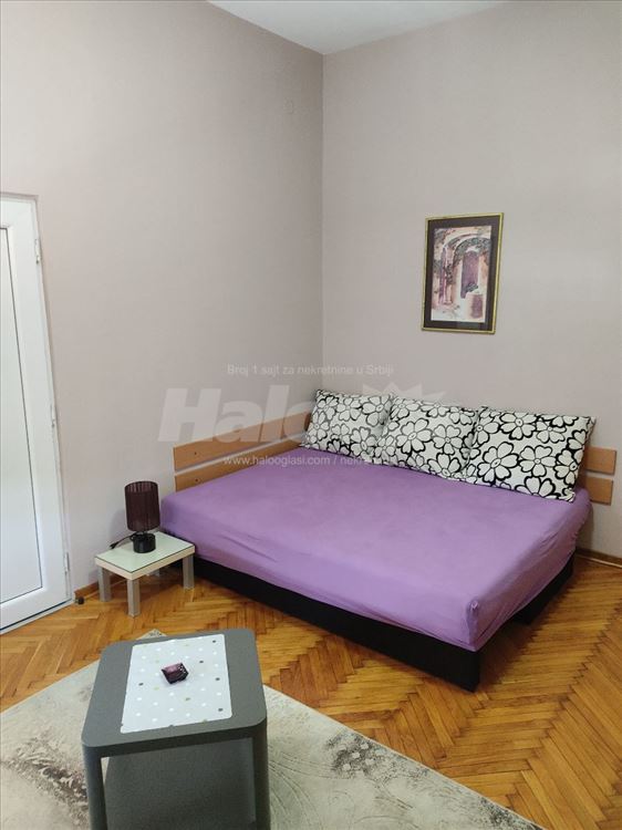 Garsonjera, Slavija, Njegoševa — 3