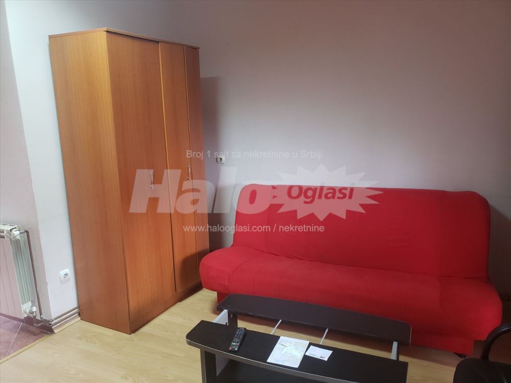 Garsonjera, u cenu ukljuceno CG,infostan, internet — 3