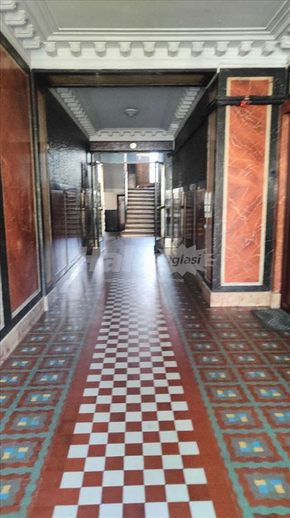 garsonjera u strogom centru Beograda — 8