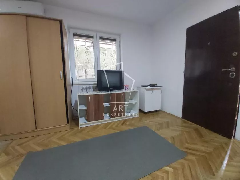 Garsonjera za izdavanje, Banovo Brdo, 550€, 26m² — 2