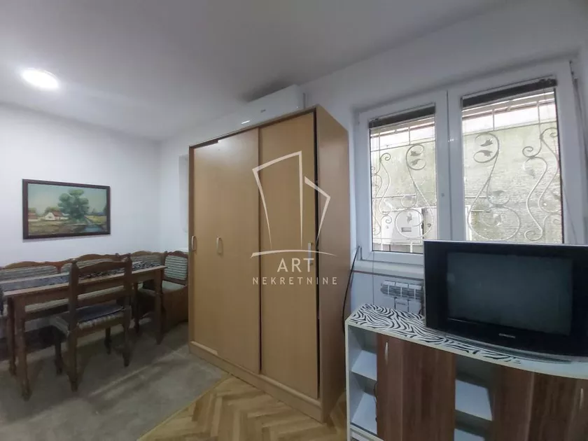 Garsonjera za izdavanje, Banovo Brdo, 550€, 26m² — 4