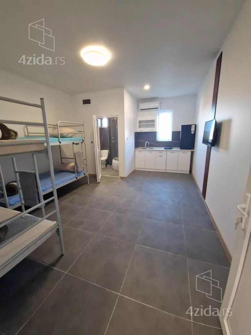 Garsonjera za izdavanje, Batajnica, 150€, 35m² — 2