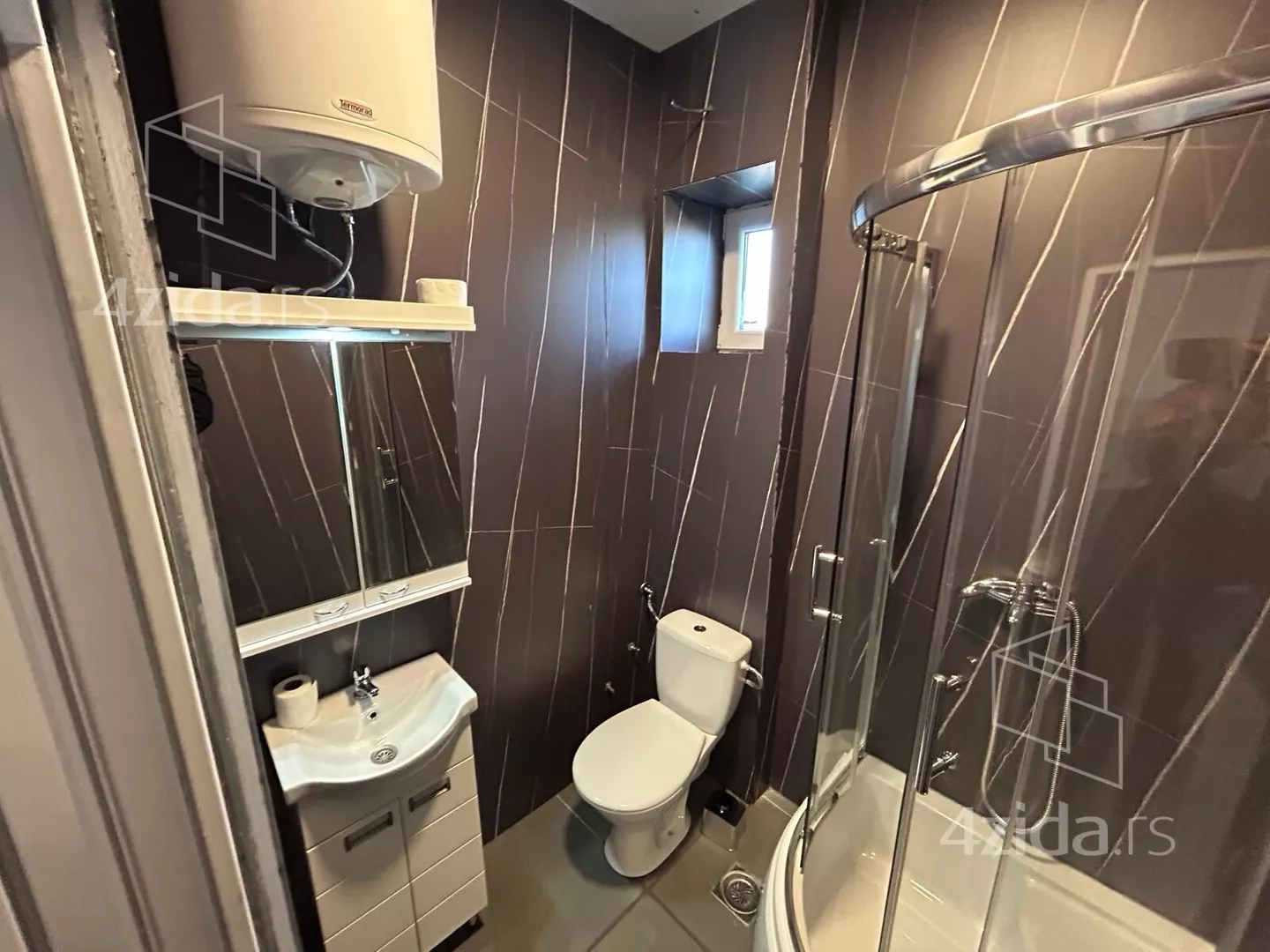 Garsonjera za izdavanje, Batajnica, 150€, 35m² — 4