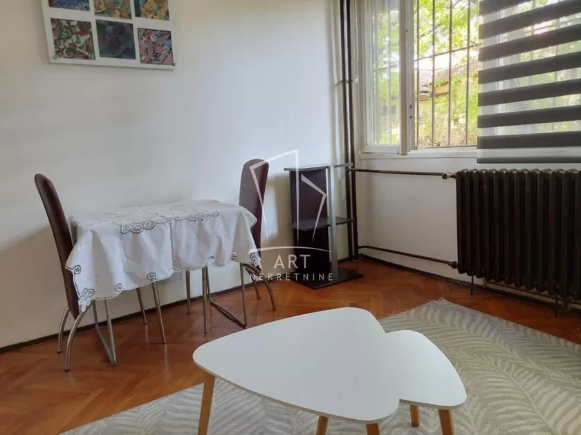 Garsonjera za izdavanje, Dušanovac, 600€, 35m² — 2