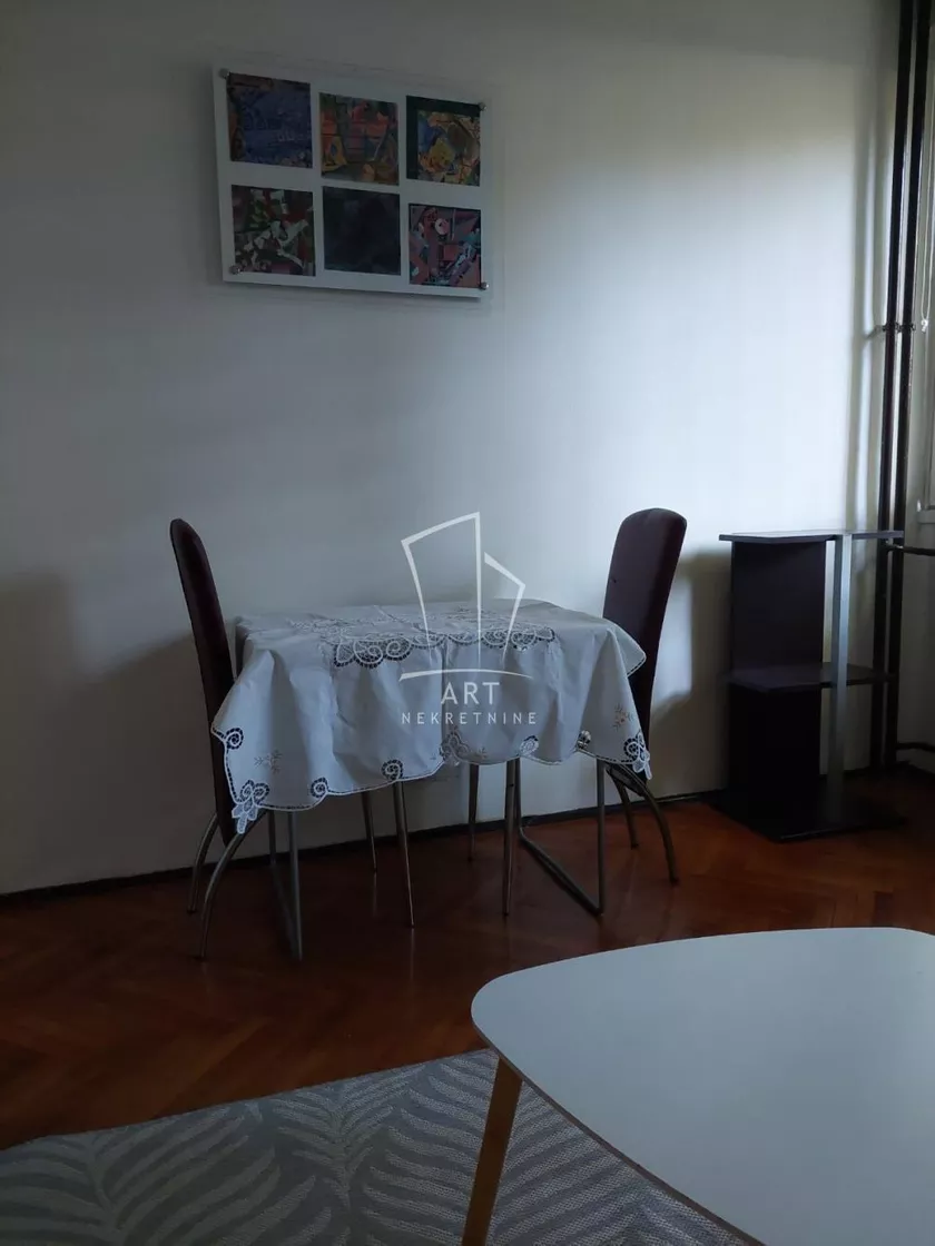 Garsonjera za izdavanje, Dušanovac, 600€, 35m² — 4