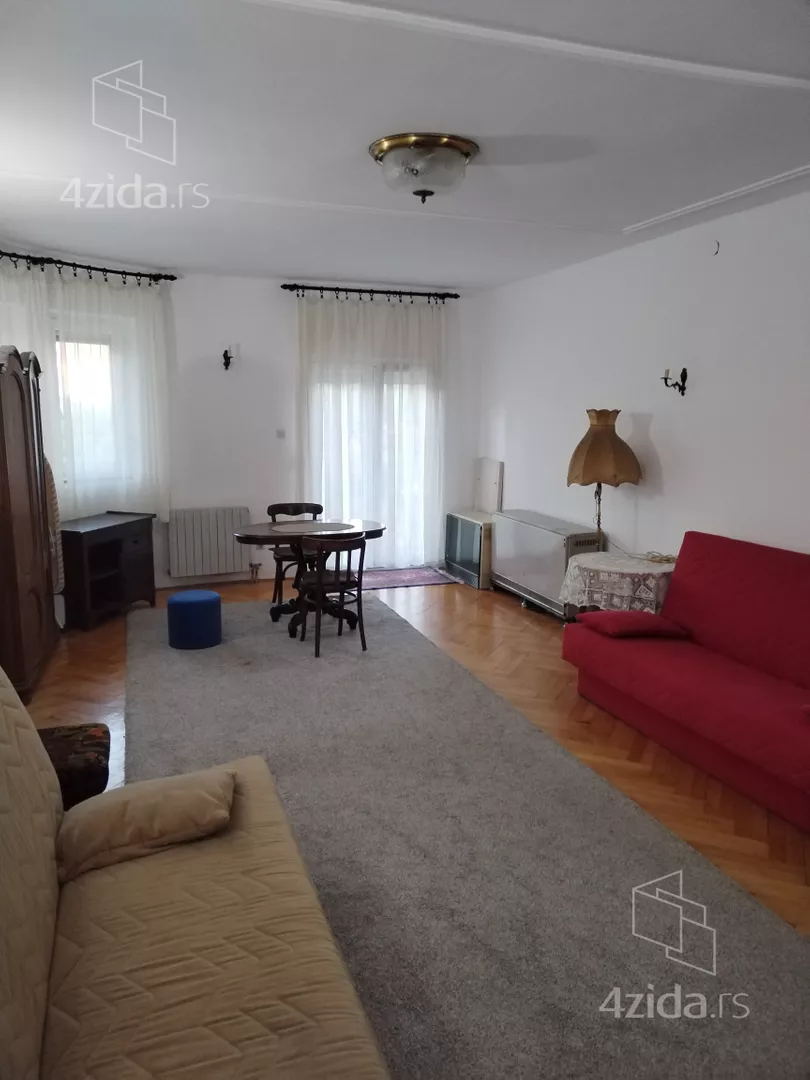 Garsonjera za izdavanje, Hajduk Stojka bb, 260€, 40m² — 2