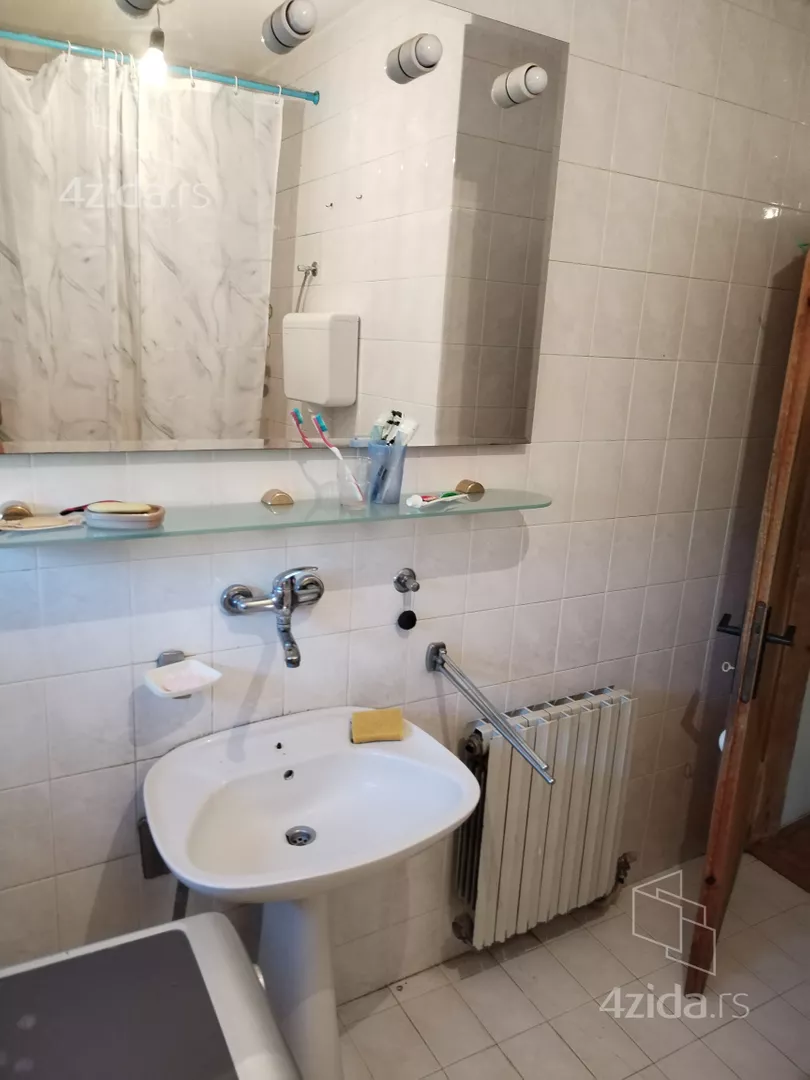 Garsonjera za izdavanje, Hajduk Stojka bb, 260€, 40m² — 6