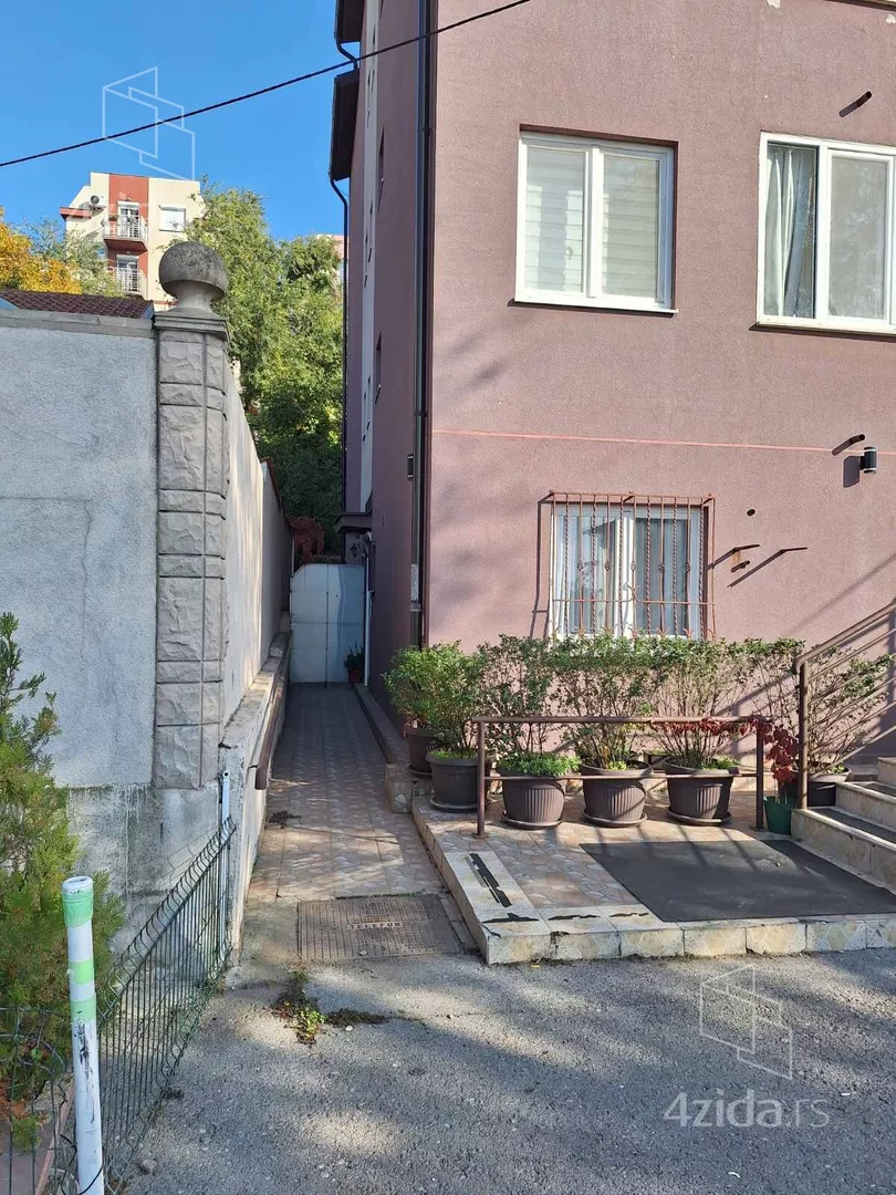 Garsonjera za izdavanje, Ilije Pavlovića, 320€, 26m² — 10