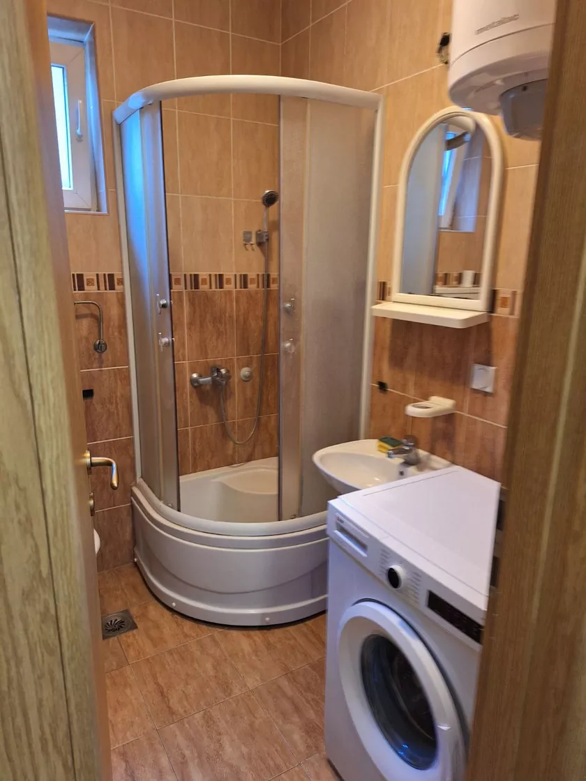 Garsonjera za izdavanje, Klanička Stara, 330€, 30m² — 2