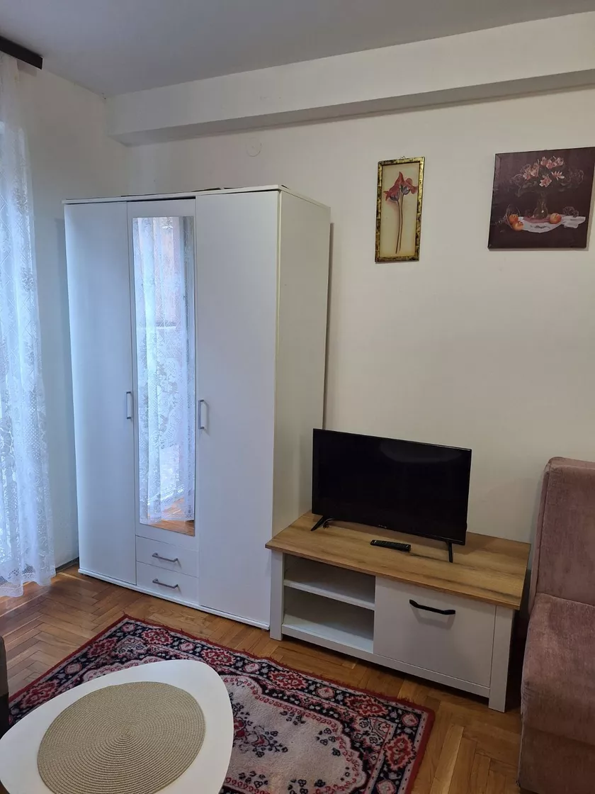 Garsonjera za izdavanje, Klanička Stara, 330€, 30m² — 5