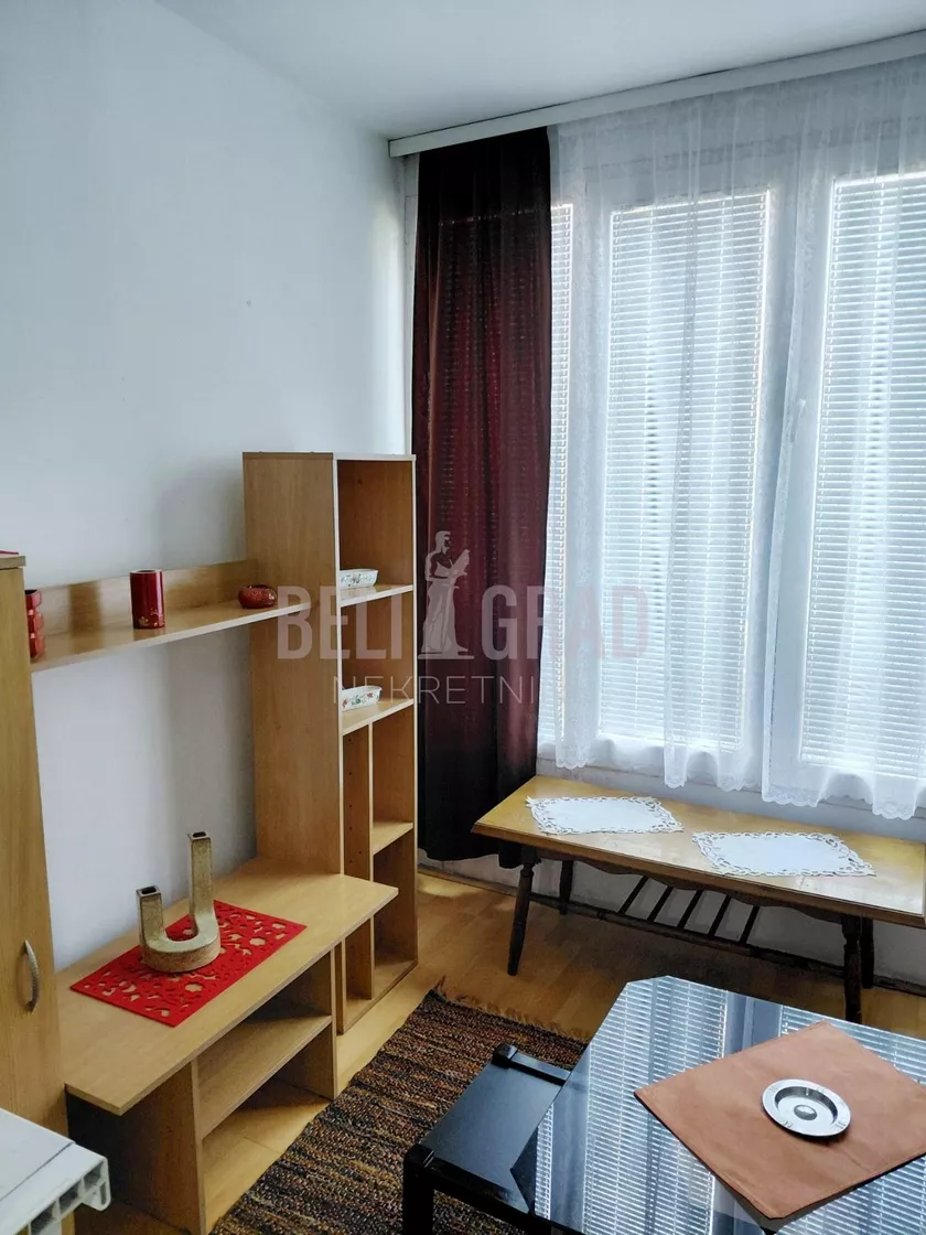 Garsonjera za izdavanje, Merošinska 2, 300€, 24m² — 2
