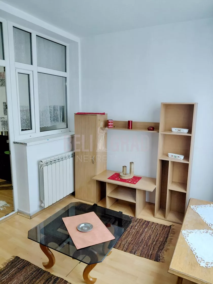 Garsonjera za izdavanje, Merošinska 2, 300€, 24m² — 3