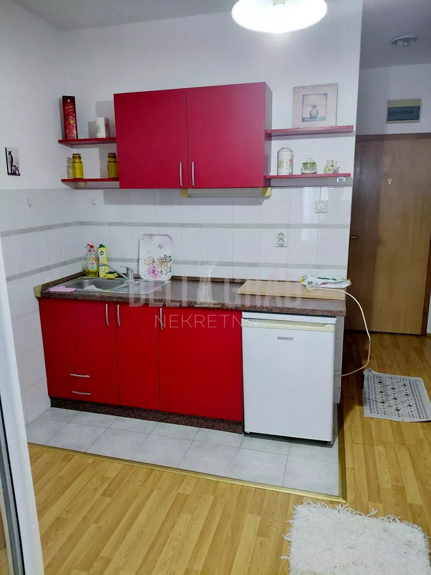 Garsonjera za izdavanje, Merošinska 2, 300€, 24m² — 4