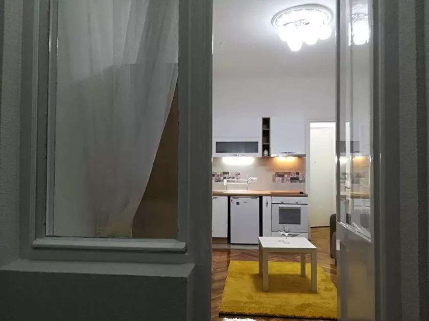Garsonjera za izdavanje, Niška 18, 400€, 27m² — 4