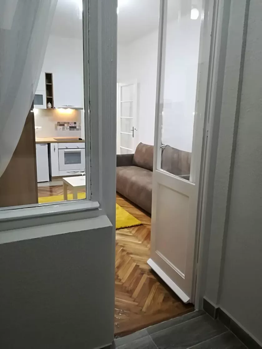 Garsonjera za izdavanje, Niška 18, 400€, 27m² — 5