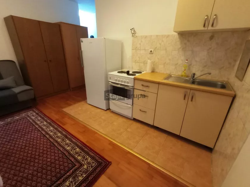 Garsonjera za izdavanje, Roze Luksemburg 12, 250€, 26m² — 2