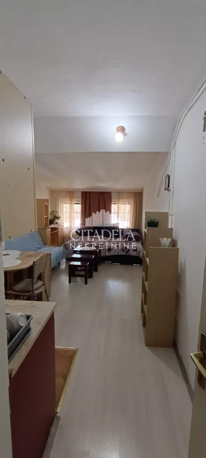 Garsonjera za izdavanje, Srpskih Udarnih Brigada, 300€, 21m² — 4