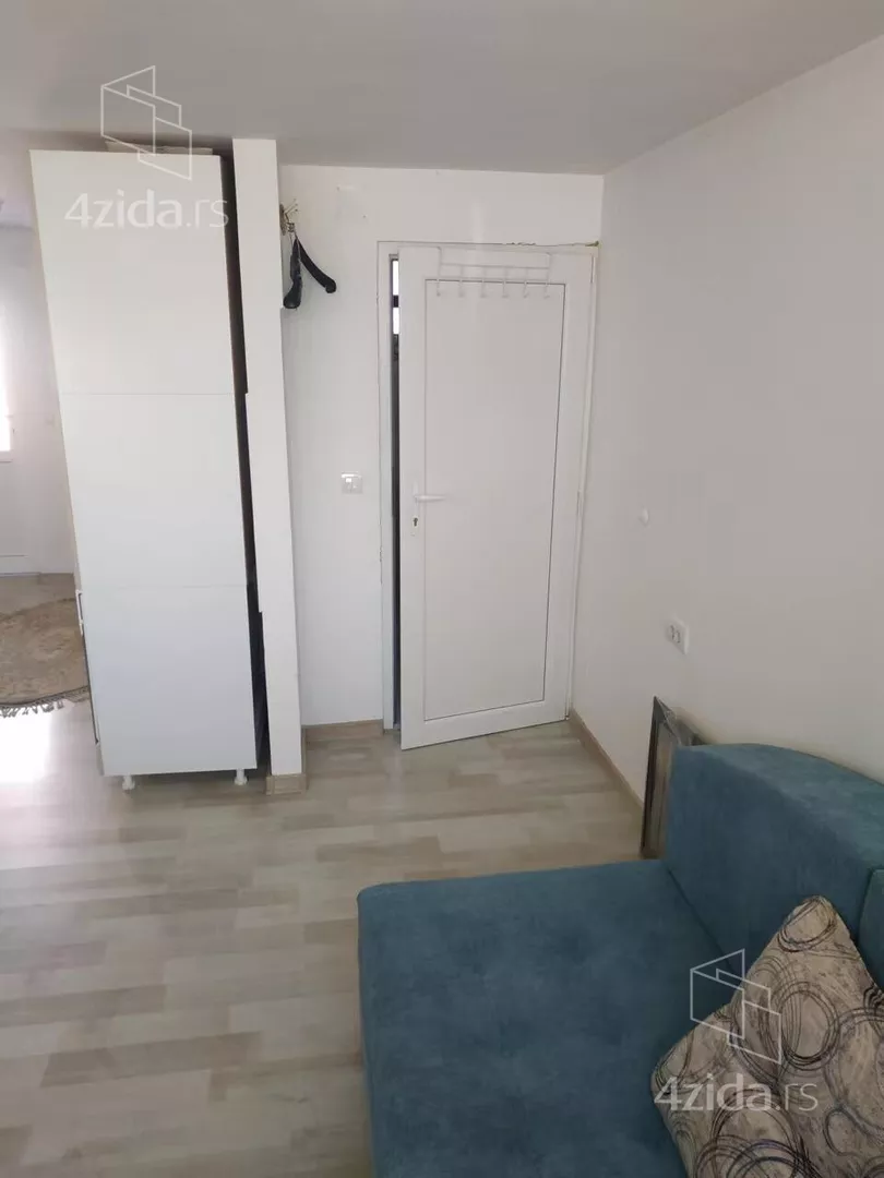 Garsonjera za izdavanje, Surčin (mesto), 250€, 30m² — 2